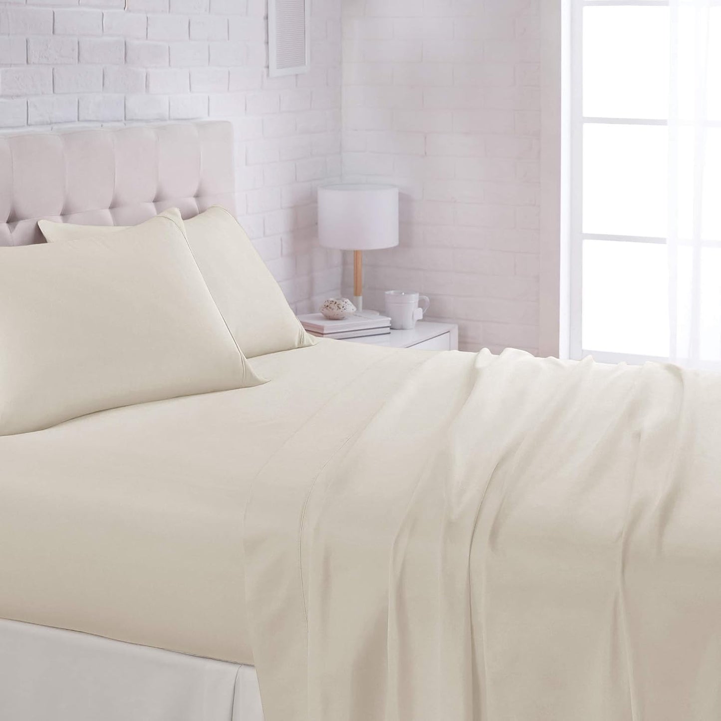 Amazon Basics Lightweight Super Soft Breathable Wrinkle-Resistant Microfiber 4-Piece Bed Sheet Set with 14-Inch Deep Pockets, Queen, Bright White, Solid