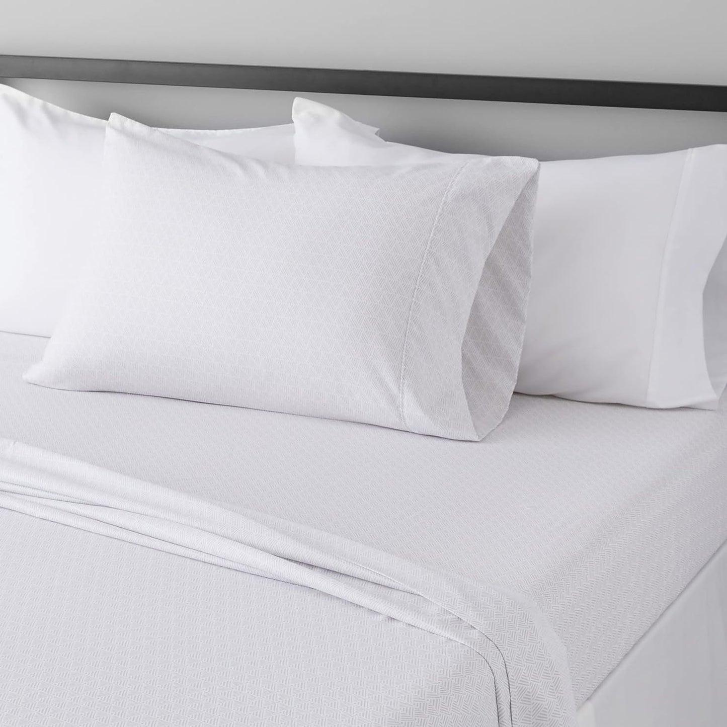 Amazon Basics Lightweight Super Soft Breathable Wrinkle-Resistant Microfiber 4-Piece Bed Sheet Set with 14-Inch Deep Pockets, Queen, Bright White, Solid