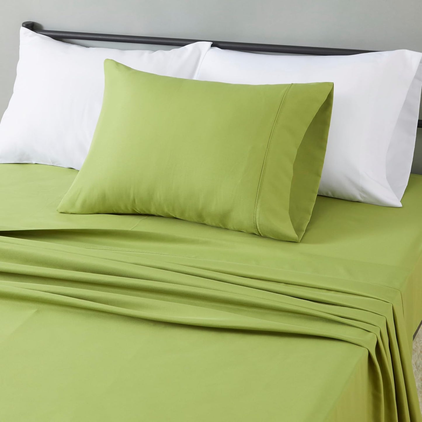 Amazon Basics Lightweight Super Soft Breathable Wrinkle-Resistant Microfiber 4-Piece Bed Sheet Set with 14-Inch Deep Pockets, Queen, Bright White, Solid