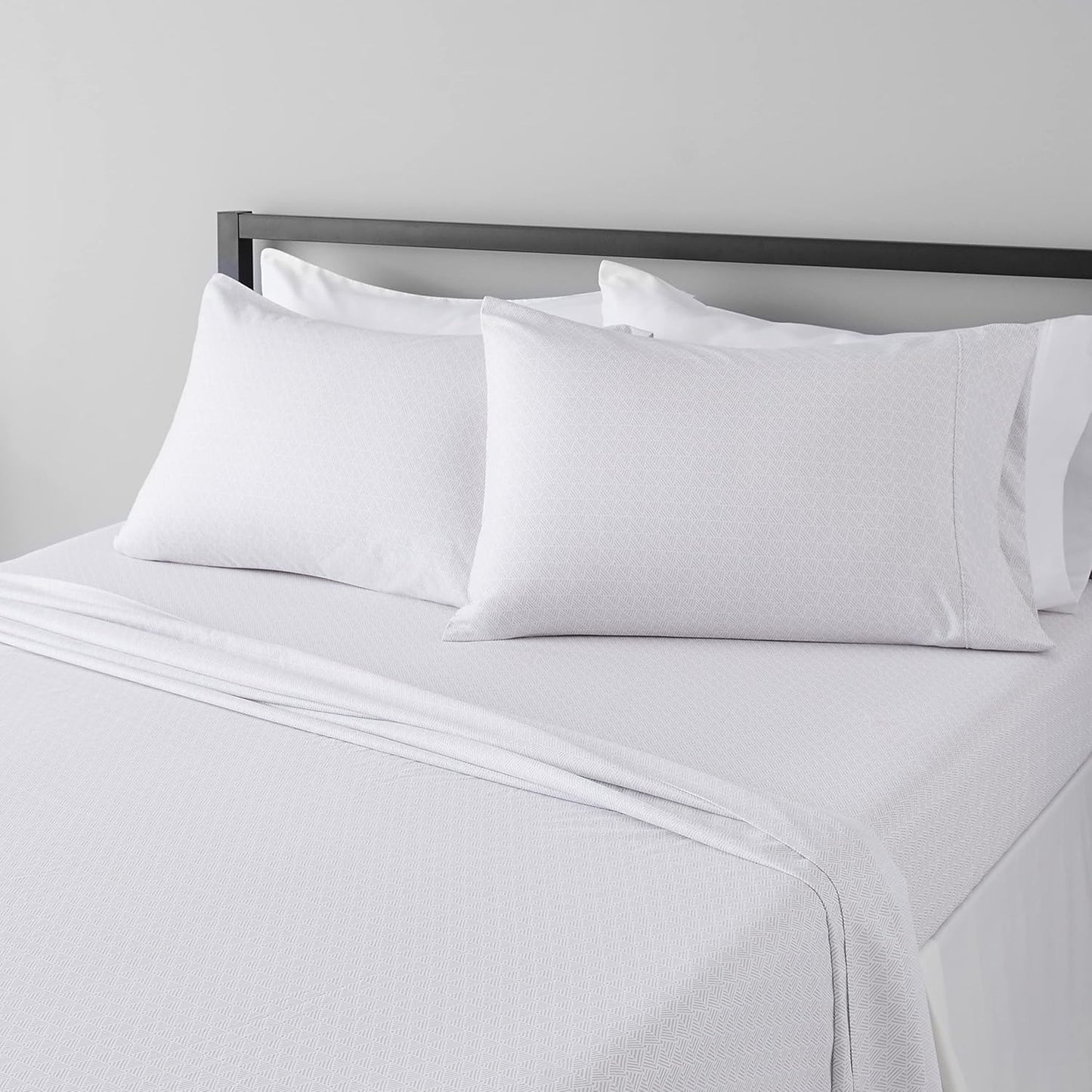 Amazon Basics Lightweight Super Soft Breathable Wrinkle-Resistant Microfiber 4-Piece Bed Sheet Set with 14-Inch Deep Pockets, Queen, Bright White, Solid