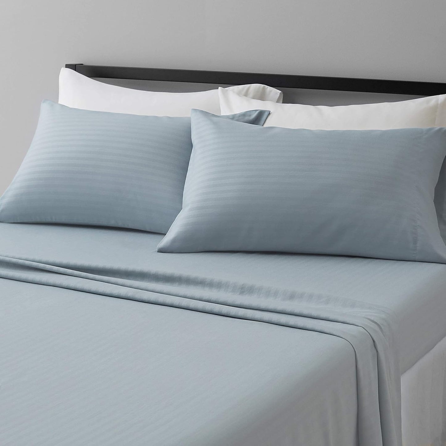 Amazon Basics Lightweight Super Soft Breathable Wrinkle-Resistant Microfiber 4-Piece Bed Sheet Set with 14-Inch Deep Pockets, Queen, Bright White, Solid