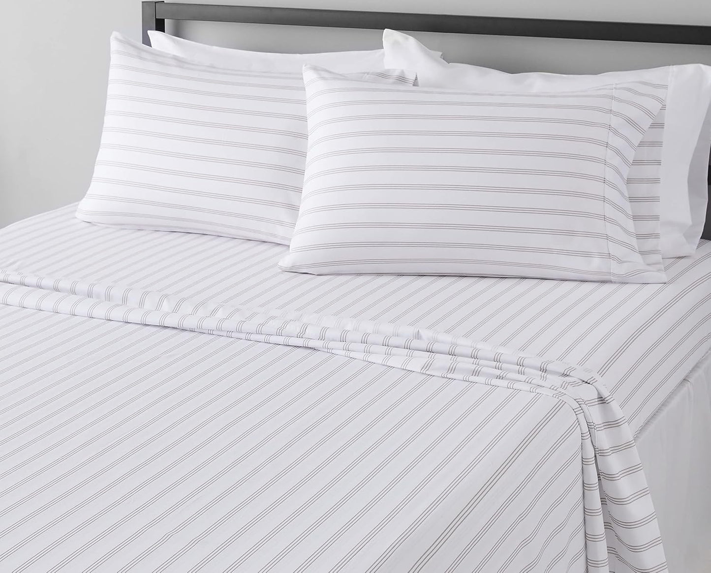 Amazon Basics Lightweight Super Soft Breathable Wrinkle-Resistant Microfiber 4-Piece Bed Sheet Set with 14-Inch Deep Pockets, Queen, Bright White, Solid