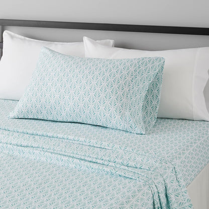 Amazon Basics Lightweight Super Soft Breathable Wrinkle-Resistant Microfiber 4-Piece Bed Sheet Set with 14-Inch Deep Pockets, Queen, Bright White, Solid