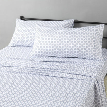 Amazon Basics Lightweight Super Soft Breathable Wrinkle-Resistant Microfiber 4-Piece Bed Sheet Set with 14-Inch Deep Pockets, Queen, Bright White, Solid