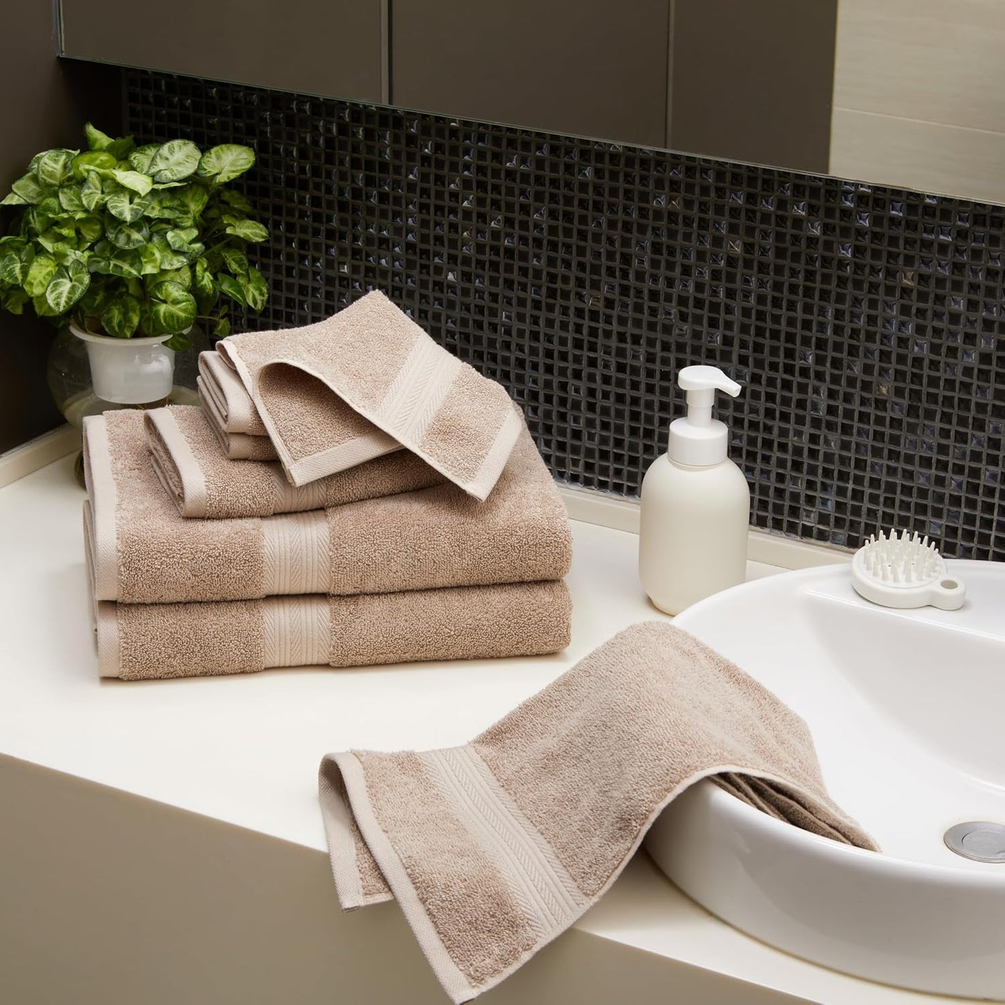 Amazon Basics 6-Piece Oversized Fade-Resistant Towel Set, 100% Cotton, Highly Absorbent, Soft, Teal, 2 Bath Towels, 2 Hand Towels, 2 Washcloths