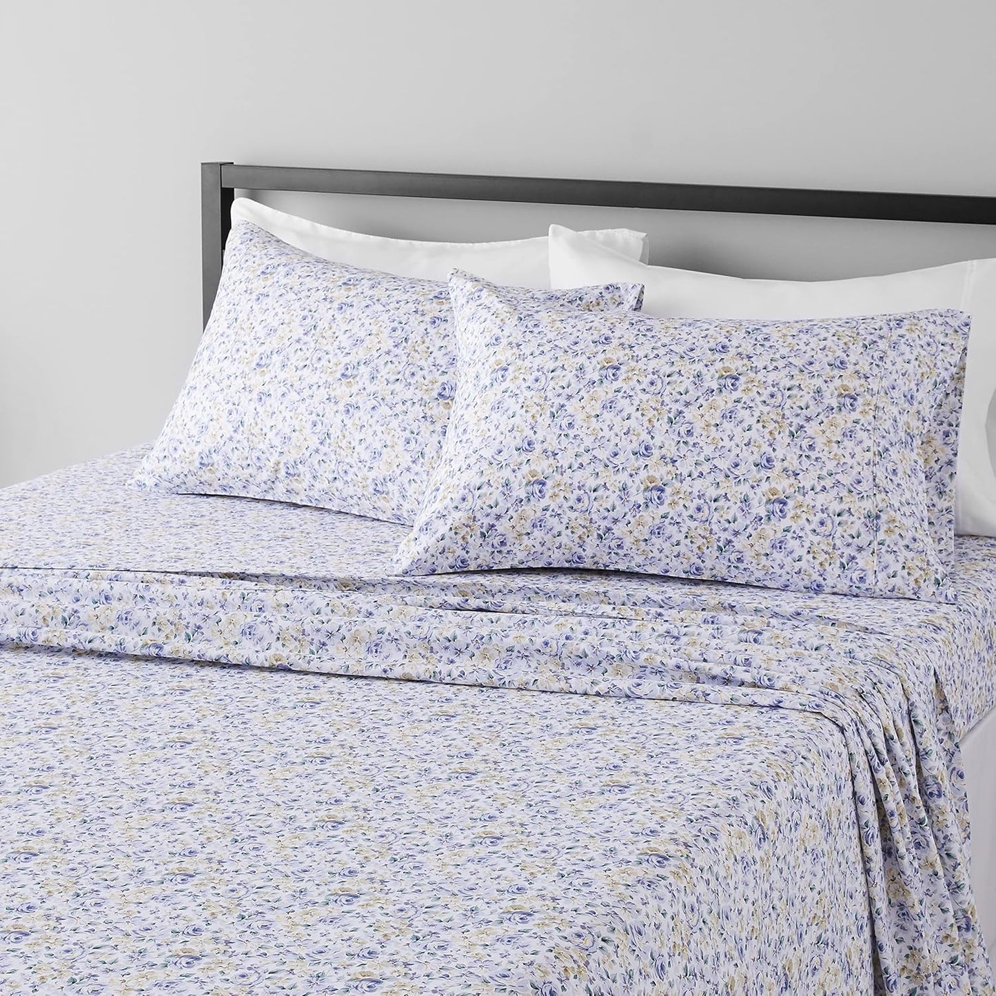 Amazon Basics Lightweight Super Soft Breathable Wrinkle-Resistant Microfiber 4-Piece Bed Sheet Set with 14-Inch Deep Pockets, Queen, Bright White, Solid
