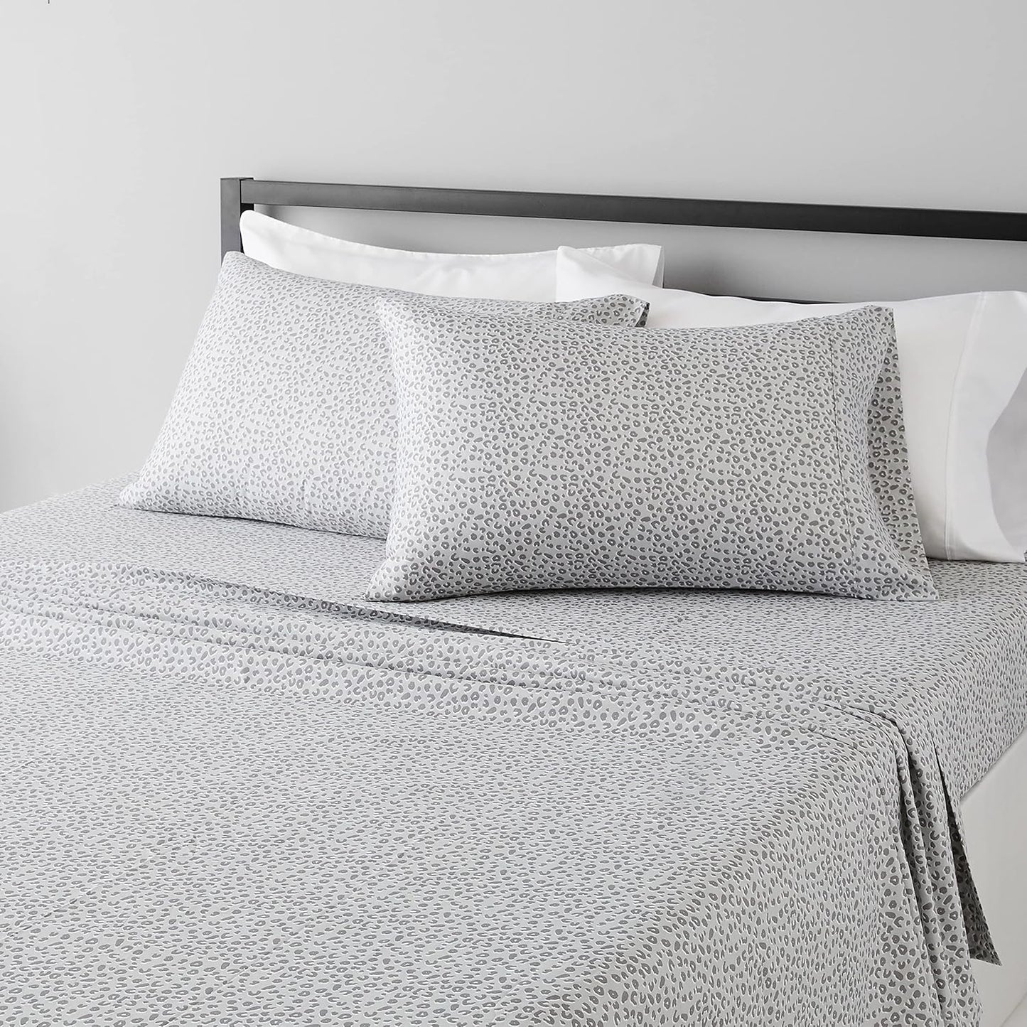 Amazon Basics Lightweight Super Soft Breathable Wrinkle-Resistant Microfiber 4-Piece Bed Sheet Set with 14-Inch Deep Pockets, Queen, Bright White, Solid
