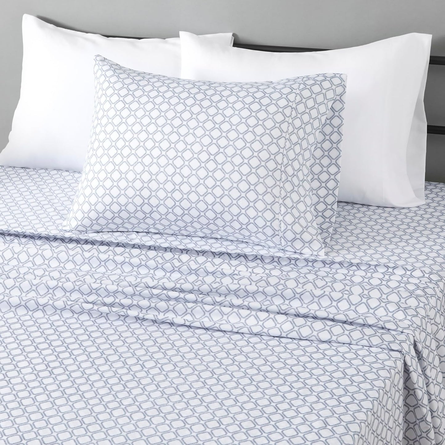Amazon Basics Lightweight Super Soft Breathable Wrinkle-Resistant Microfiber 4-Piece Bed Sheet Set with 14-Inch Deep Pockets, Queen, Bright White, Solid