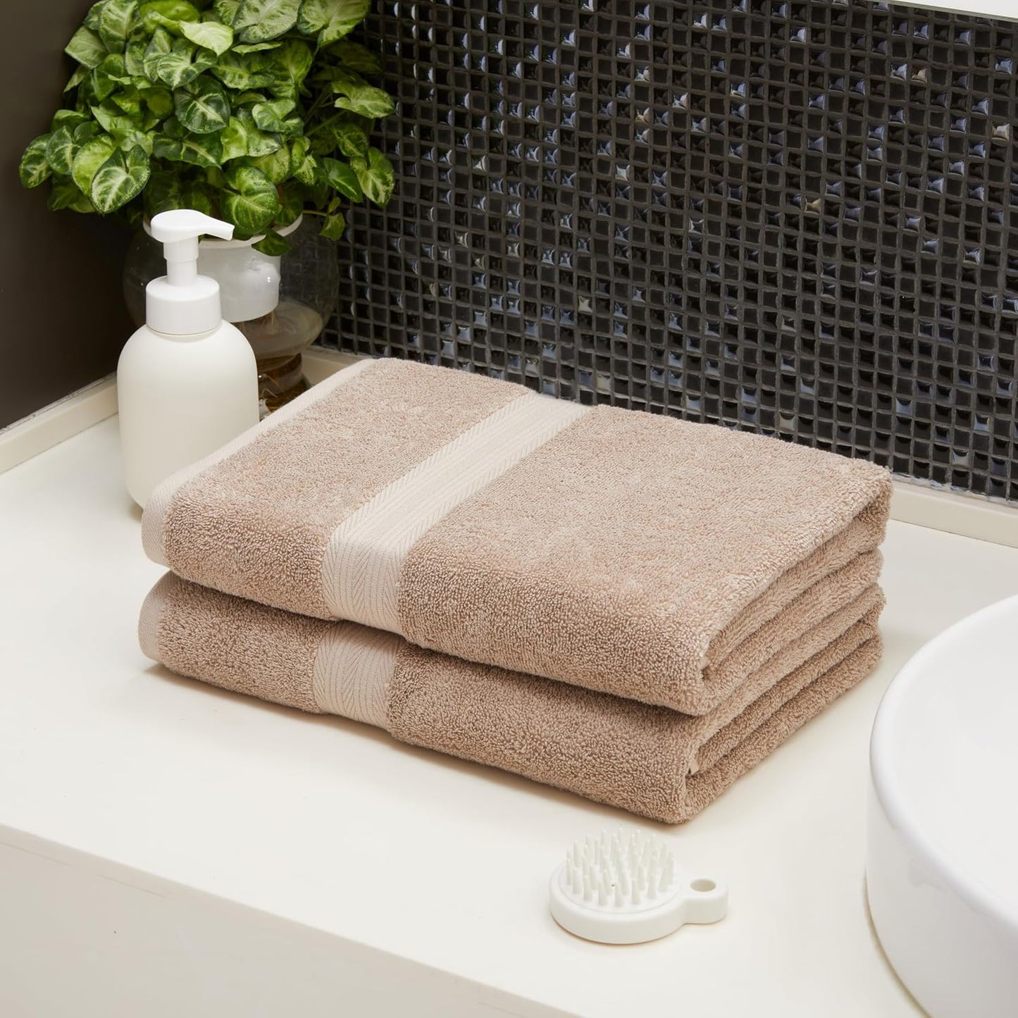 Amazon Basics 6-Piece Oversized Fade-Resistant Towel Set, 100% Cotton, Highly Absorbent, Soft, Teal, 2 Bath Towels, 2 Hand Towels, 2 Washcloths