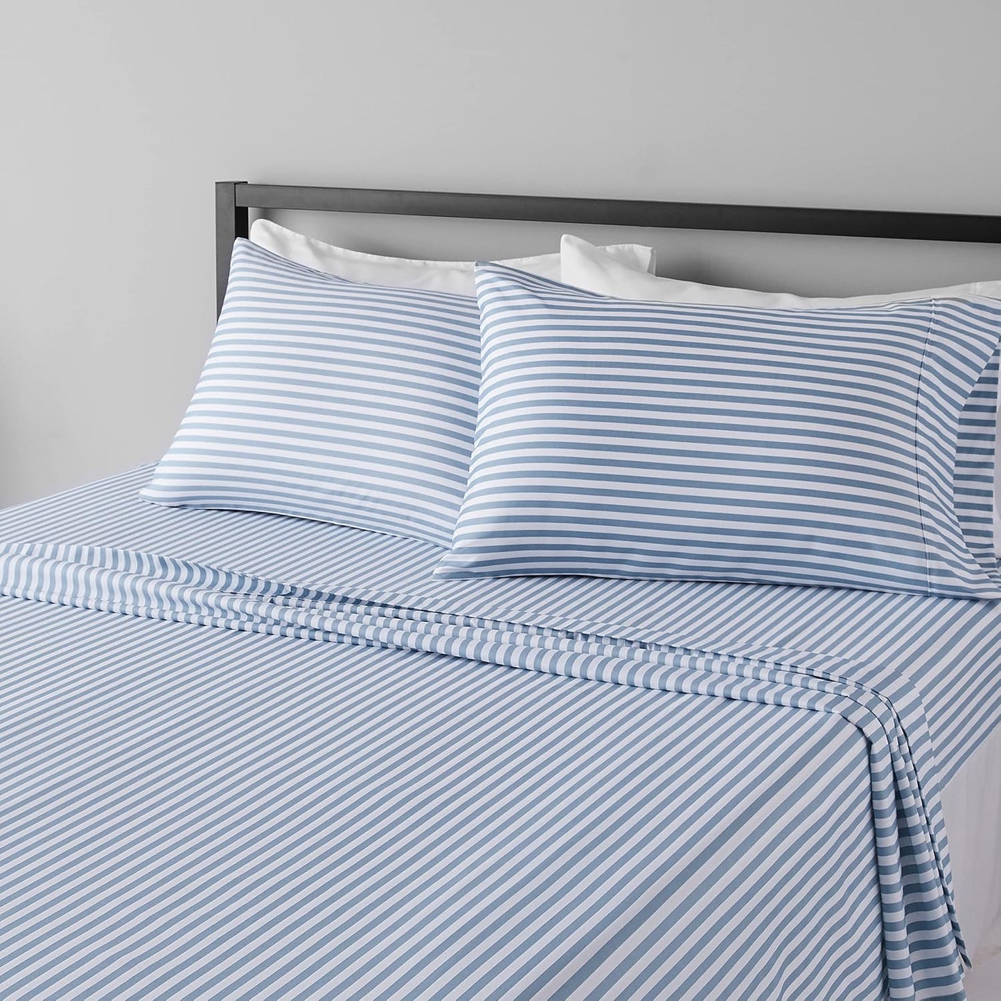 Amazon Basics Lightweight Super Soft Breathable Wrinkle-Resistant Microfiber 4-Piece Bed Sheet Set with 14-Inch Deep Pockets, Queen, Bright White, Solid